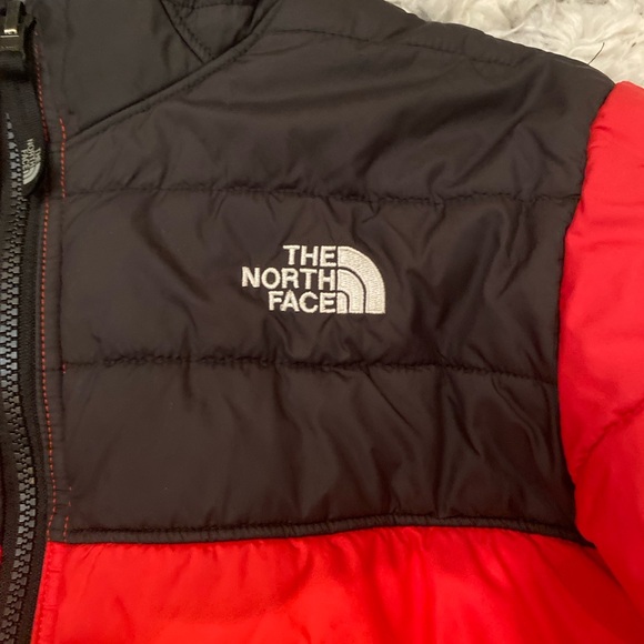 North Face Kids Puffer Jacket in Red and Black - Picture 3 of 11